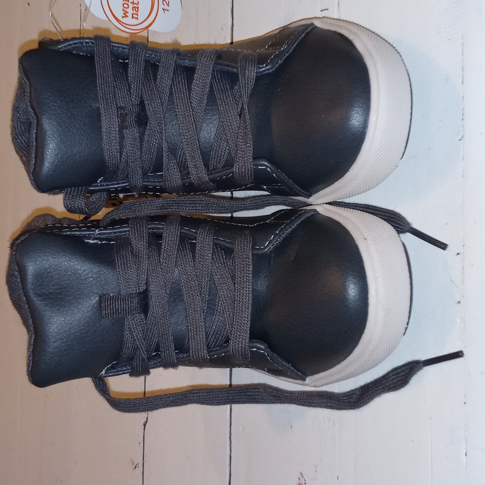 Boys sneakers